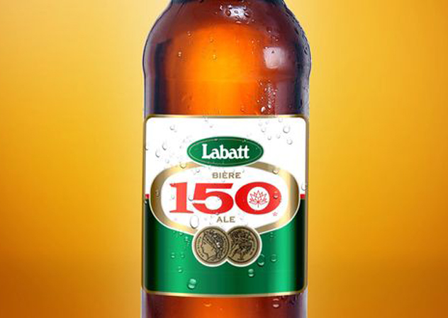 la-labatt-50-c-l-bre-le-150e-anniversaire-du-canada-en-adoptant-une