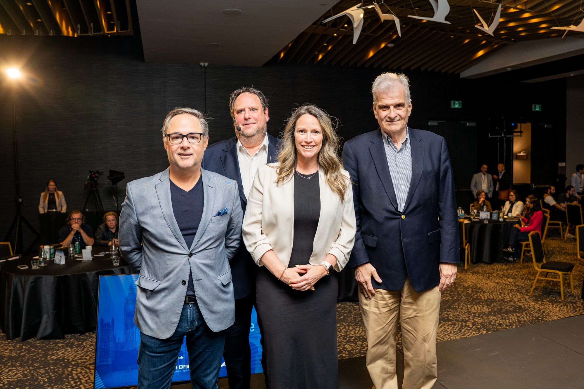 de gauche à droit : Martin Cournoyer, VP ventes et marketing chez Soyexpert, Philippe Huneault, VP au Fonds FTQ, Dominique Benoit, VP ventes et marketing chez Novali Gourmet et Pierre Morin, copropriétaire et responsable du développement des affaires chez Top Glaciers